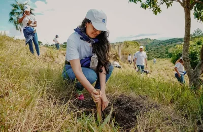 5 voluntarios del banco popular